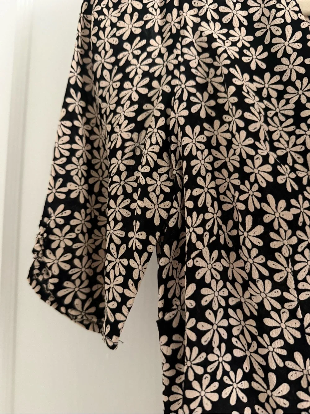 Reformation Ada Button Down Top Size 4 Black and White Floral - Picture 6 of 7